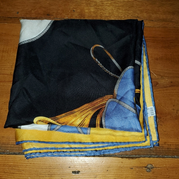 Designer Signed Hilton Silk Scarf Norma Legge MI Italy - Picture 2 of 8